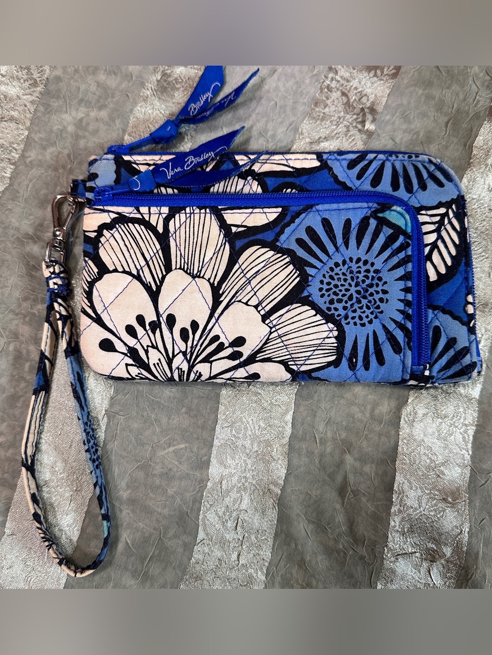 Vera Bradley Blue Bayou Blue & White Tropical Floral Wristlet Wallet